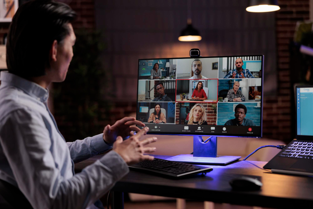 People in an Virtual meeting