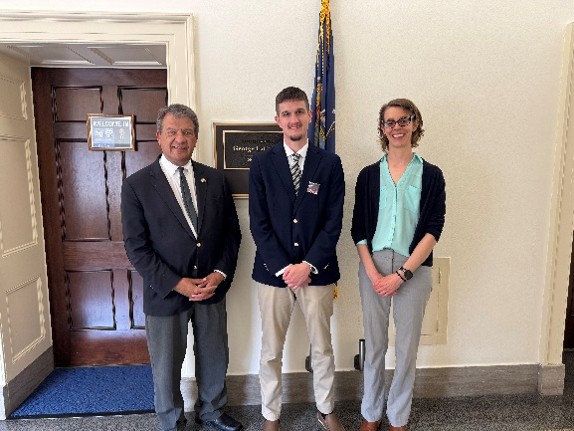 Members with Rep. Tom Barrett (MI-07-R)