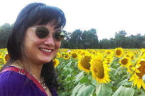 Tina Lai with sunflower fields